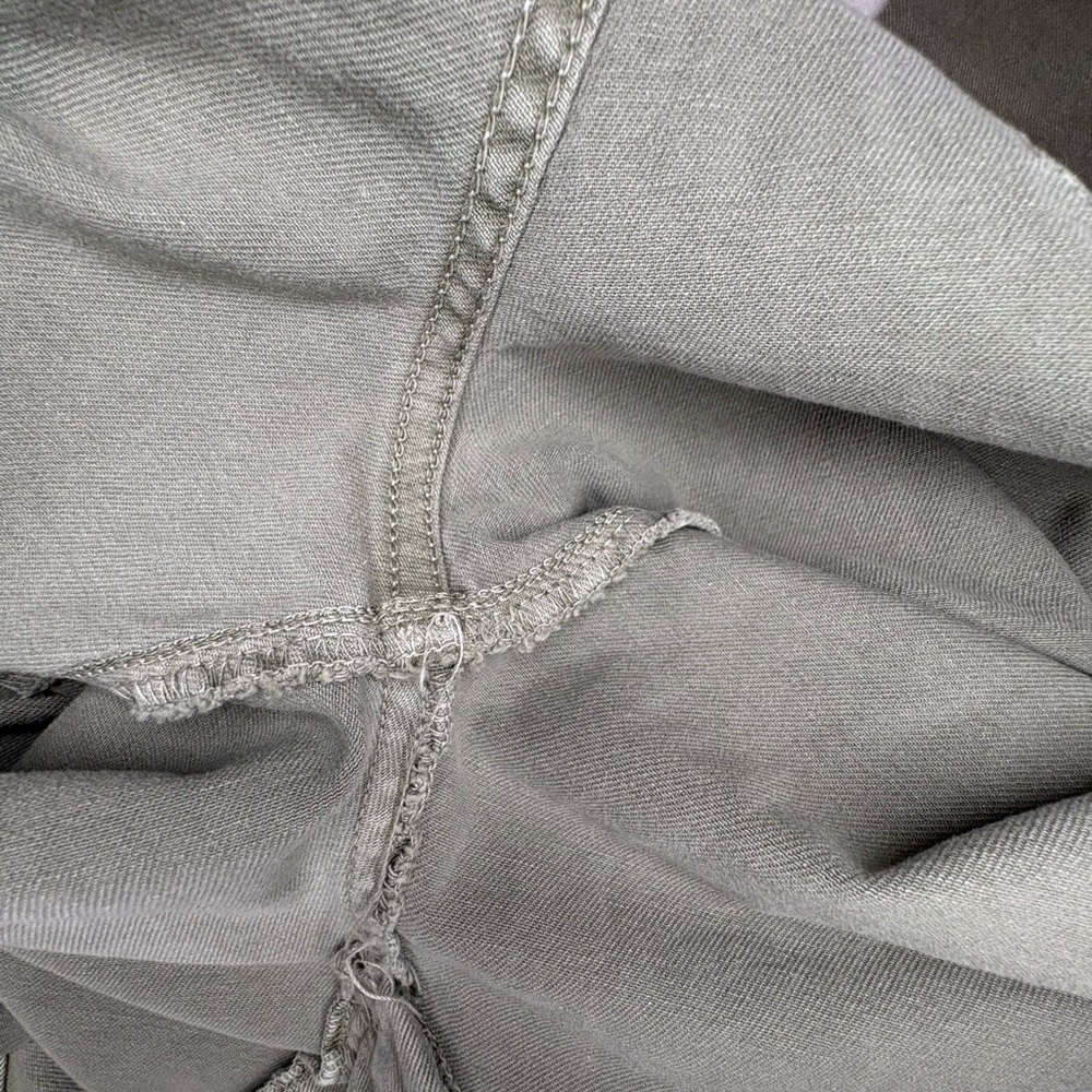 Stradivarius Petite slim mom jean with stretch in Olive! - Picture 14 of 14